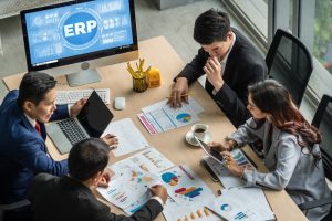 中小型企业是直接采购ERP系统好还是进行定制好？